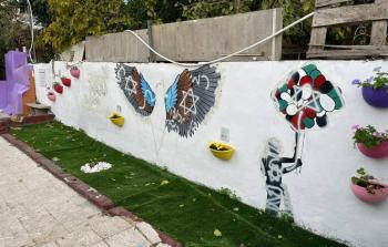 مستوطنون يخطون شعارات عنصرية في حي الشيخ جرّاح