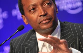 موتسيبي رئيس الإتحاد الافريقي لكرة القدم