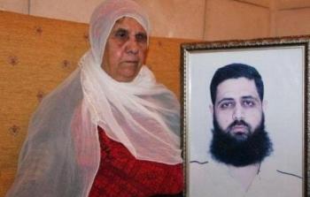 والدة الأسير القسامي محمود عيسى (أرشيف)
