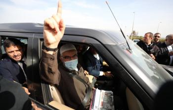 اللحظات الأولى للإفراج عن الشيخ رائد صلاح