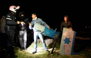 أجزاء من الطائرة المحطمة