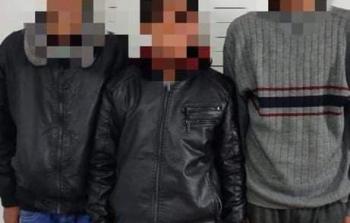 ثلاثة متهمين بسرقة أغطية المناهل
