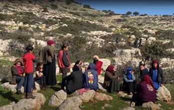 عائلات من الأغوار أخلاها الاحتلال من مناطق سكناها بحجة التدريب العسكري
