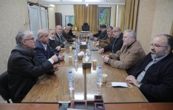 جانب من زيارة وفدي حماس والجهاد للجبهة الشعبية