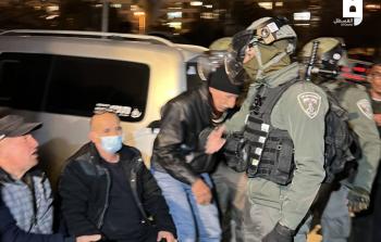 قوات الاحتلال تعتدي على أهالي الشيخ جراح