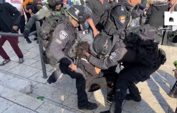 قوات الاحتلال تعتقد على المواطنين خلال احتفالات الإسرء والمعراج بالمسجد الأقصى اليوم (القسطل)