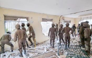 قوة من جيش الاحتلال تهدم منزل أبو شخيدم