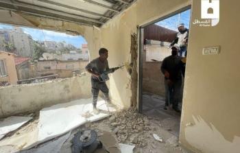 صورة حية لهدم منزل عائلة شوامرة في بيت حنينا بالقدس (تصوير: القسطل)