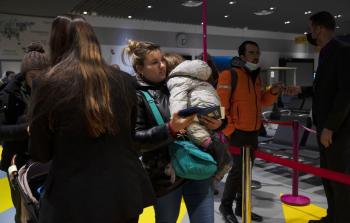 جانب من وصول أوكرانيين لدولة الاحتلال (وكالات)