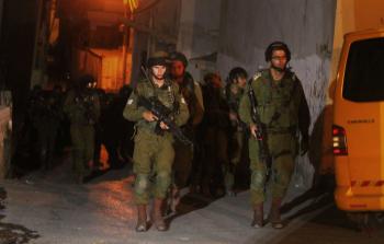 حملة مداهمات واعتقالات ليلية للاحتلال في مدن الضفة (أرشيف)