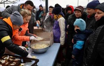 مئات الآلاف يفرون من كورونا