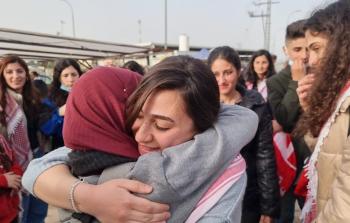 الأسيرة المحررة ربى أبو عاصي لحظة الإفراج عنها من سجون الاحتلال