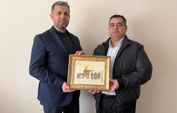 هنية يضع مستشار الرئيس التركي في صورة الحالة الرياضية الفلسطينية.jpg