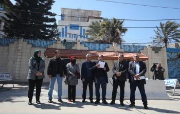 من أمام مكتب المفوض السامي لحقوق الإنسان بغزة قبيل تسليم بيان محاسبة (إسرائيل)