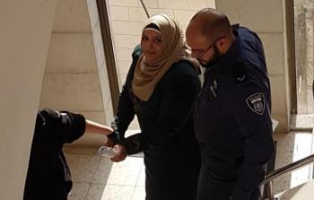 جنود الاحتلال يقتادون الأسيرة فدوى حمادة (صورة أرشيفية)