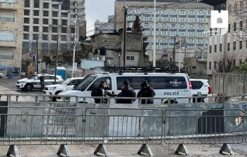 الاحتلال يعيد نصب حواجزه الحديدية بمحيط منزل سالم بالشيخ جراح