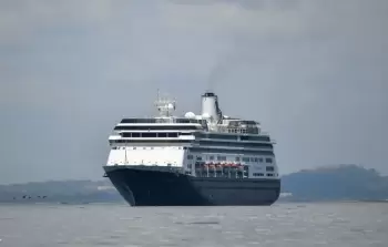 غرق إحدى السفن في البحر الأسود (صورة أرشيفية)