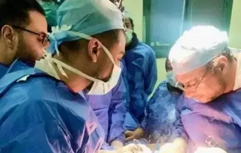 خلال إجراء العملية الجراحية (وكالات)