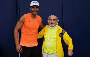 لاعب التنس نجا من الحرب العالمية الثانية (مواقع)