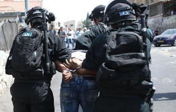 عناصر الاحتلال يعتقلون المزيد من الفلسطينيين في القدس (الأناضول)