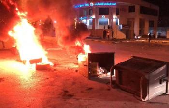 الشباب الثائر أشعلوا الإطارات خلال تصديهم لاقتحام المستوطنين وقوات الاحتلال