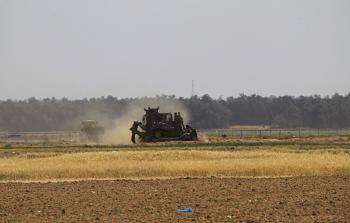 توغل آلية عسكرية داخل السياج الأمني المحيط بقطاع غزة          (أرشيف)