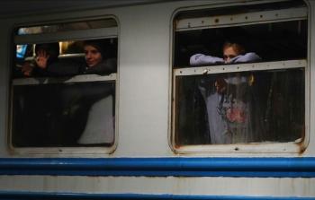 توقعات بنزوج الملايين من أوكرانيا مع اشتداد المعارك (الأناضول)