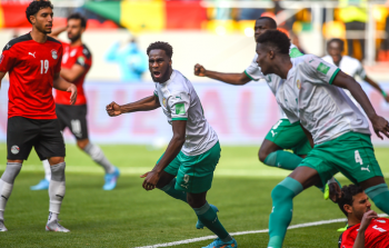 فرحة لاعبي السينغال بعد الفوز على مصر