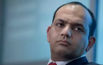 وزير مالية أفغانستان السابق يعمل سائق في واشنطن