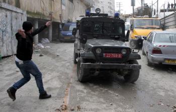 شبان الضفة يتصدون لاقتحامات قوات الاحتلال بالحجارة والزجاجات الفارغة والحارقة (صورة أرشيفية)