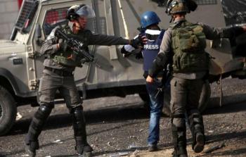 جانب من اعتداءات الاحتلال على الصحفيين (صورة أرشيفية)