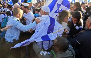 شرطة الاحتلال تمنع مسيرة المستوطنين من الوصول إلى باب العامود (الفرنسية)