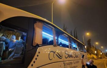 صورة الحافلة التي تم الاعتداء عليها