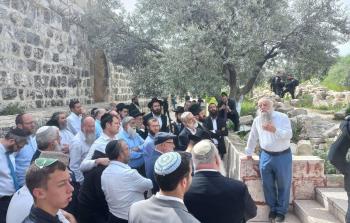 عدد من حاخامات المستوطنات يقتحمون الأقصى ويناقشون تقديم القرابين خلال 