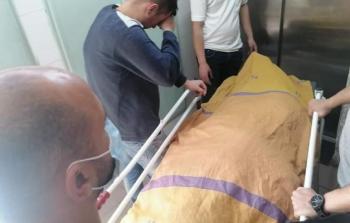 جثمان الشهيدة سباتين في المستشفى (أرشيف)