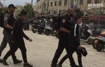 عناصر الاحتلال يعتقلون فتيين من باب الساهرة