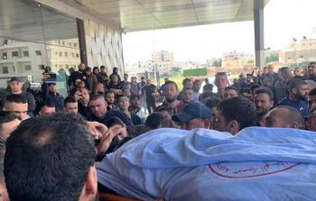 أثناء وصول أحد الشهداء