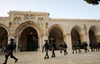 جانب من اقتحام قوات الاحتلال للمسجد الأقصى اليوم الإثنين (تصوير: الأناضول)