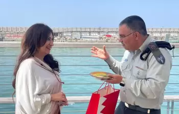 الإعلامية البحرينية عهدية أحمد مع المتحدث باسم جيش الاحتلال أفيخاي أدرعي