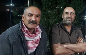 عمرو مع الشهيد المغدور نزار بنات (أرشيف)