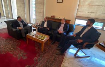 جانب من لقاء ممثل حماس مع السفير المصري