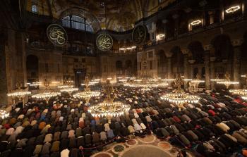 صلاة التراويح في مسجد آيا صوفيا