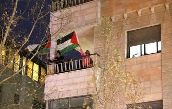 رفع العلم الفلسطيني على أسطح المنازل