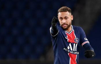 نجم باريس سان جرمان بطل الدوري الفرنسي لكرة القدم نيمار