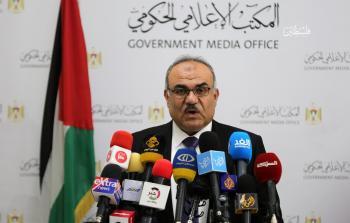 وكيل وزارة الأشغال العامة والإسكان في غزة ناجي سرحان خلال المؤتمر الصحفي (تصوير: ياسر فتحي)