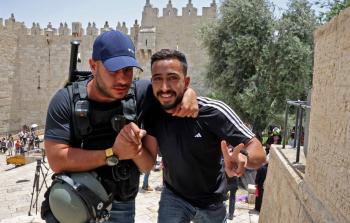 اعتقال شاب فلسطيني خلال تصديه للاحتلال ومستوطنيه في القدس مساء اليوم