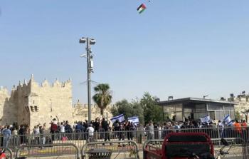 العلم الفلسطيني يرفرف فوق مسيرة الأعلام