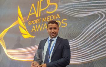 الزميل الصحفي يحيى اليعقوبي عقب تكريمه