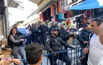 الاحتلال يضيق على الفلسطينيين بنصبه الحواجز العسكرية