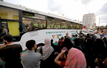 مشهد من مغادرة حجاج غزة للديار الحجازية (تصوير: محمود أبو حصيرة)